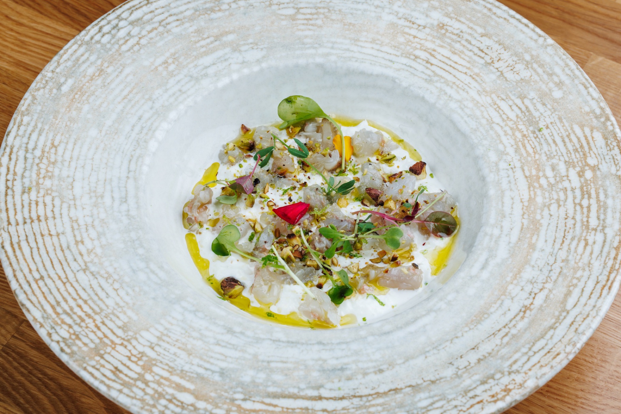 Scampi con stracciatella e pistacchi
